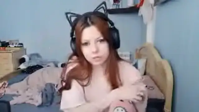 Snapshot of RendyDow chatting on March 12, 8:31 am RendyDow online show from March 12, 8:31 am