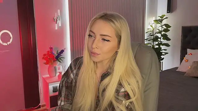 OhMyEmma online show from October 11, 1:16 am