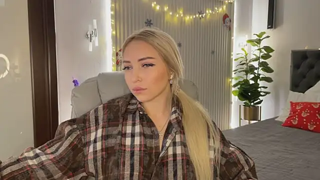 OhMyEmma online show from December 22, 1:24 am