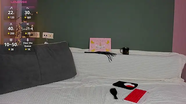 Charlotte Woods online show from March 17, 4:08 am