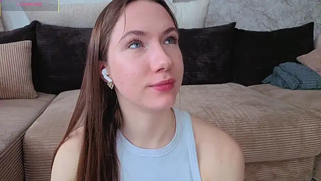 Snapshot of Kira_mindnes chatting on April 24, 6:16 am Kira mindnes online show from April 24, 6:16 am