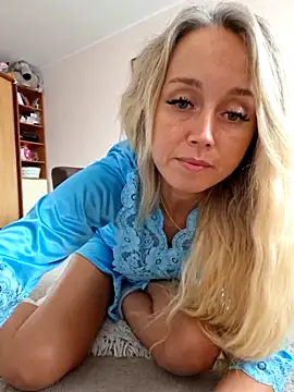 b l o n d i n k a online show from September 12, 8:36 am