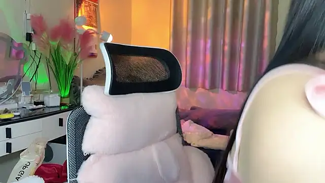 Snapshot of MI_KA22 chatting on February 5, 7:24 am MI KA22 online show from February 5, 7:24 am