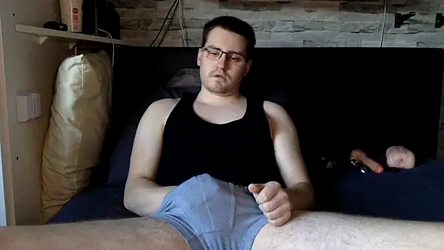 Snapshot of curvycock1884 chatting on March 15, 4:54 pm curvycock1884 online show from March 15, 4:54 pm