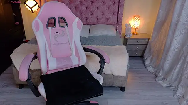 Snapshot of sweet__thang chatting on October 3, 6:43 am sweet  thang online show from October 3, 6:43 am