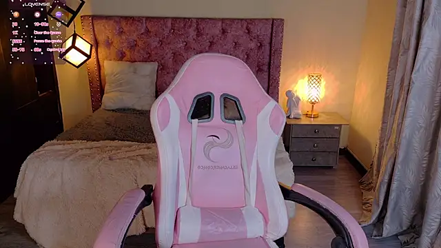 Snapshot of sweet__thang chatting on October 9, 4:32 am sweet  thang online show from October 9, 4:32 am