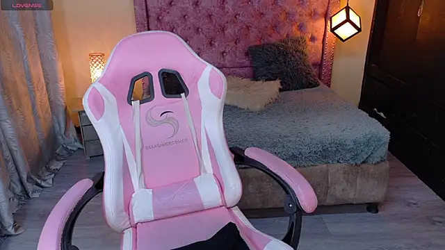 Snapshot of sweet__thang chatting on October 23, 4:34 am sweet  thang online show from October 23, 4:34 am