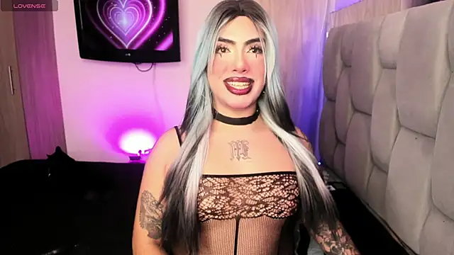 Snapshot of Sophie_whitexxx chatting on January 11, 6:02 pm Sophie whitexxx online show from January 11, 6:02 pm