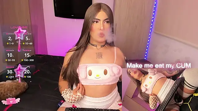 Snapshot of Sophie_whitexxx chatting on March 23, 3:10 am Sophie whitexxx online show from March 23, 3:10 am