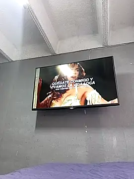 DaphneRosses online show from September 29, 1:49 pm