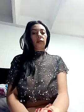 DaphneRosses online show from February 23, 1:19 pm