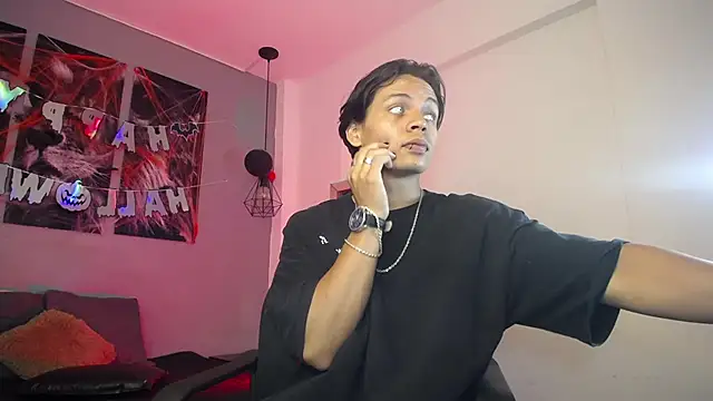 Snapshot of Draco_collins chatting on October 31, 8:21 pm Draco collins online show from October 31, 8:21 pm