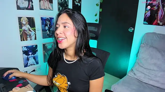 Snapshot of Vickysth chatting on April 28, 11:21 pm Vickysth online show from April 28, 11:21 pm
