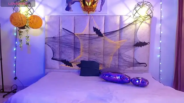 violettsuncs online show from October 23, 5:12 pm