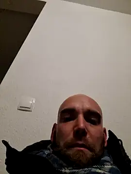 Snapshot of Smokeym123 chatting on February 21, 7:04 pm Smokeym123 online show from February 21, 7:04 pm