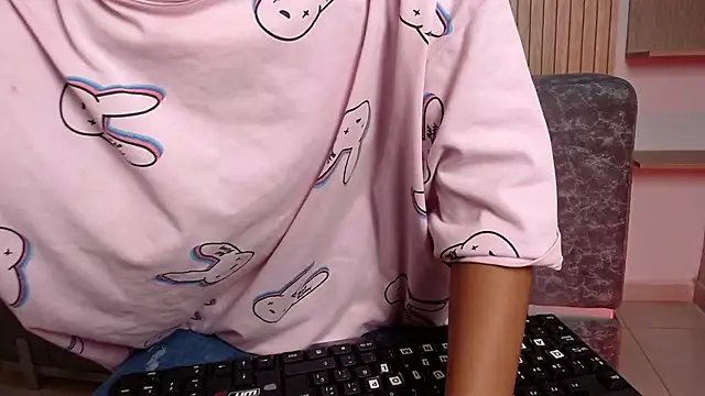Snapshot of willow_smitt chatting on March 5, 12:56 pm willow smitt online show from March 5, 12:56 pm