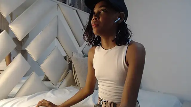 Snapshot of willow_smitt chatting on April 26, 1:53 pm willow smitt online show from April 26, 1:53 pm