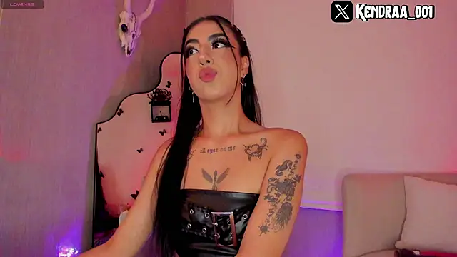 Snapshot of Kendramillerr_1 chatting on October 3, 1:02 am Kendramillerr 1 online show from October 3, 1:02 am