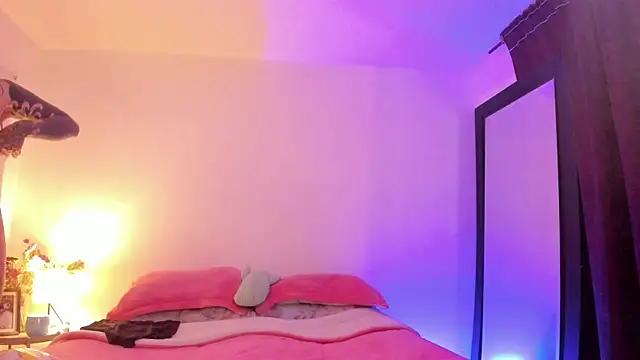 Snapshot of Alessamoth chatting on December 18, 9:43 pm Alessamoth online show from December 18, 9:43 pm