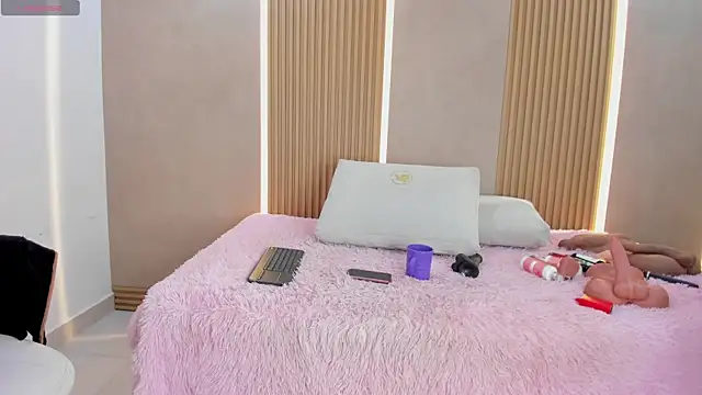 stephany summer online show from May 1, 8:24 pm