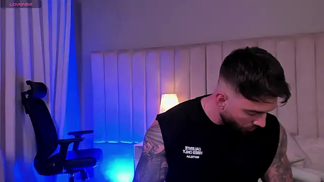 OLIVER COLT online show from March 21, 2:16 am