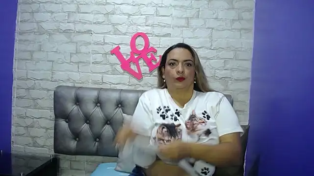 Milf-Prettyboobs online show from May 11, 5:10 pm