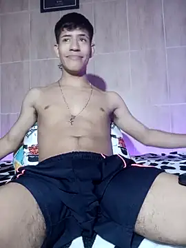 Snapshot of dareck_18 chatting on February 14, 11:01 pm dareck 18 online show from February 14, 11:01 pm