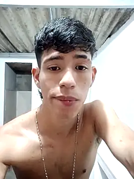 Snapshot of dareck_18 chatting on April 2, 12:52 am dareck 18 online show from April 2, 12:52 am