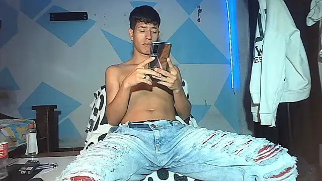 dareck 18 online show from May 5, 9:45 pm