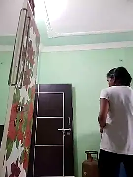 Hotty-Nidhi online show from March 15, 8:26 am