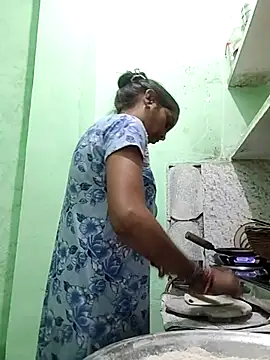 Hotty-Nidhi online show from October 25, 4:02 pm