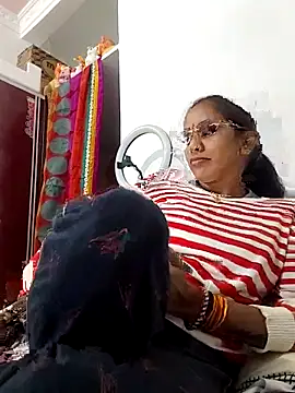 Hotty-Nidhi online show from December 4, 3:21 pm