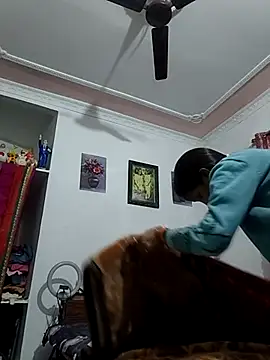 Hotty-Nidhi online show from February 6, 4:39 am