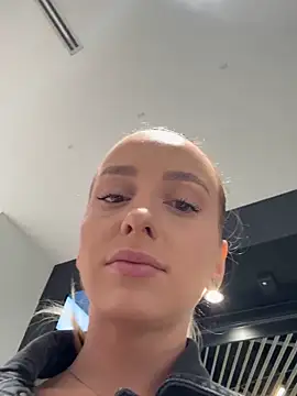 AlexisWhit online show from September 25, 8:29 am