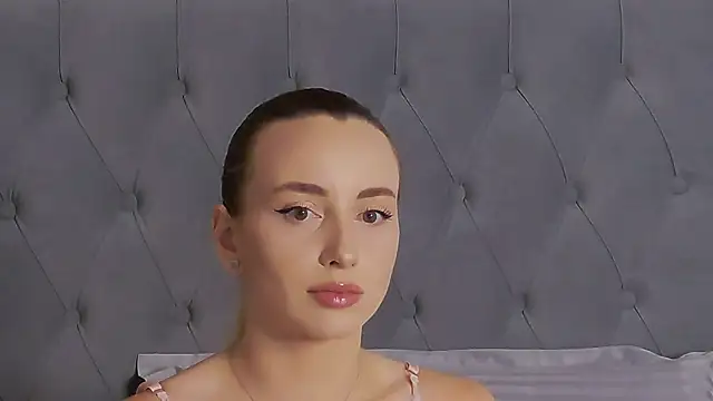 AlexisWhit online show from October 11, 6:45 am