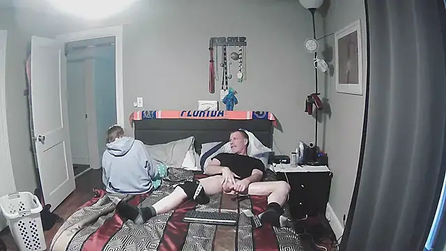 Snapshot of alickandstick chatting on February 12, 6:47 pm alickandstick online show from February 12, 6:47 pm