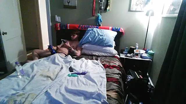 Snapshot of alickandstick chatting on March 21, 9:47 am alickandstick online show from March 21, 9:47 am