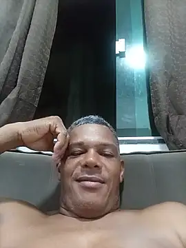 Snapshot of edisantos chatting on August 3, 10:35 pm edisantos online show from August 3, 10:35 pm