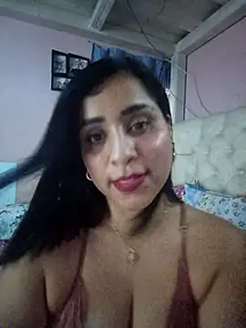 Snapshot of L_ucero chatting on March 10, 6:27 am L ucero online show from March 10, 6:27 am