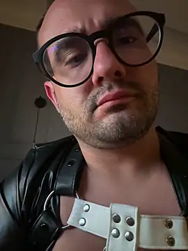 Snapshot of SavagesGN chatting on October 29, 10:33 pm SavagesGN online show from October 29, 10:33 pm