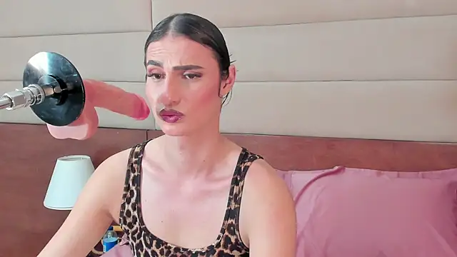 Snapshot of shantall_skinny chatting on October 19, 3:40 am shantall skinny online show from October 19, 3:40 am