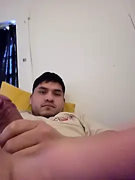 Snapshot of Rubenhot chatting on February 8, 6:11 pm Rubenhot online show from February 8, 6:11 pm