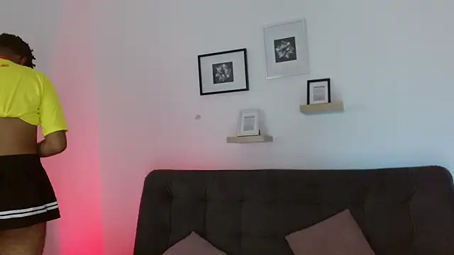 julian vogue online show from March 20, 6:53 pm