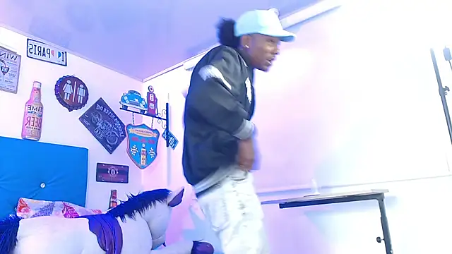 lili roussi online show from March 26, 6:57 pm