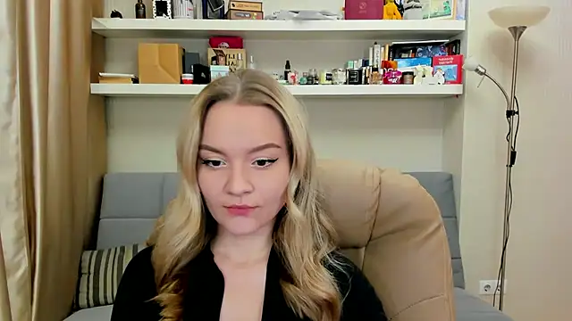 Kara Smith  online show from December 7, 10:17 pm