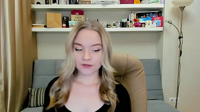 Kara Smith  online show from December 15, 10:04 pm