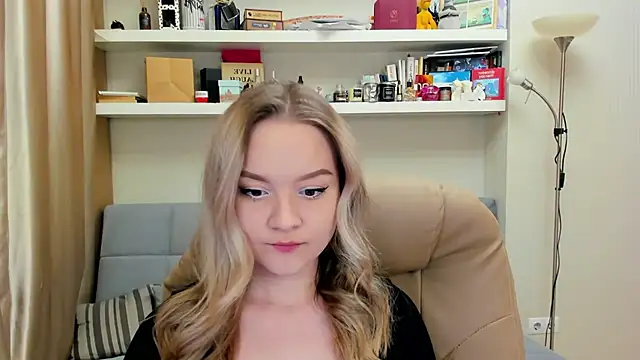 Kara Smith  online show from January 5, 9:57 pm