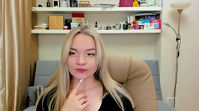 Kara Smith  online show from February 9, 10:11 pm