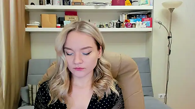 Kara Smith  online show from February 12, 8:29 pm