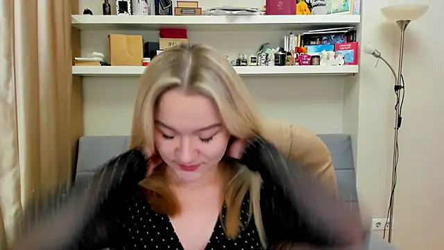 Kara Smith  online show from February 19, 10:20 pm